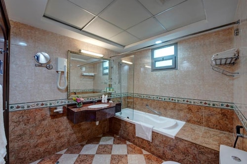 Junior Suite Room Near Al Rigga Metro. 2 Luxury Bookings