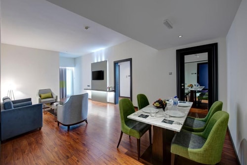Junior Suite Room Near Al Rigga Metro. 4 Luxury Bookings