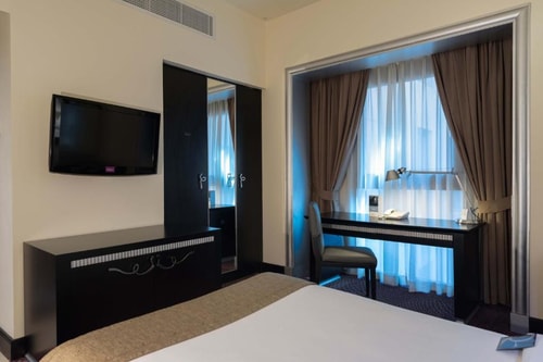 Superior Room Near Westzone Supermarket Mina 5 Luxury Bookings