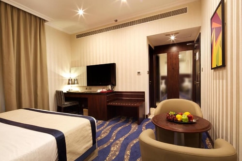 Standard Room Near Burjuman Metro Station Ab 2 Luxury Bookings