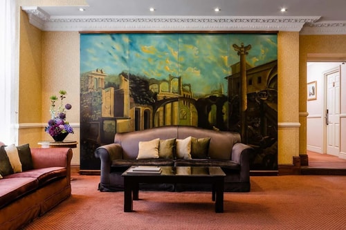 Queen Room Near Body Mind Soul Coach LON 5 Luxury Bookings