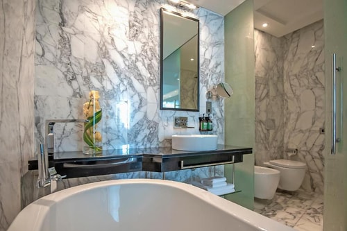 Luxury Standard Room in JLT Cluster L Dubai 2 Luxury Bookings