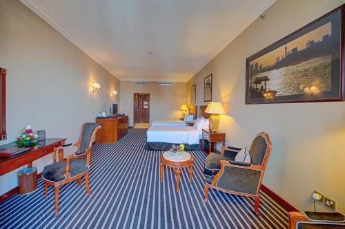 Superior Room Near Meena Bazar By Luxury Bookings 9 Luxury Bookings