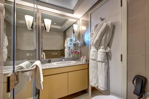 Superior Room Near City Center Deira 6 Luxury Bookings