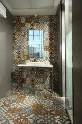 Standard King or Twin Near Persian Kebab Jumeirah 4 Luxury Bookings
