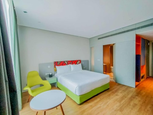 Suite King or Twin Near Persian Kebab Jumeirah 14 Luxury Bookings