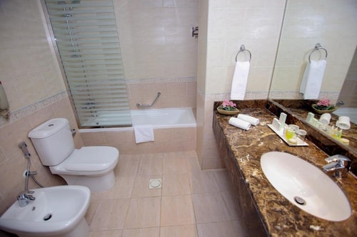 Studio Apartment Near Al Shamsi Building 3 Luxury Bookings
