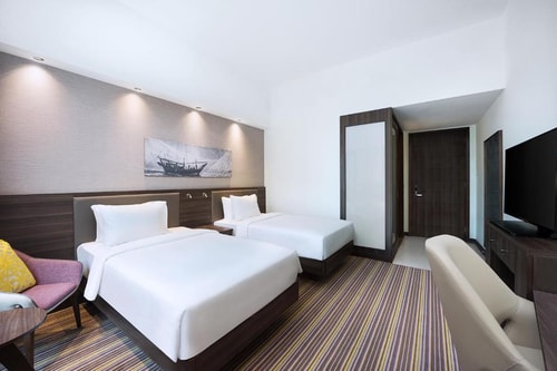 King Twin Room Near DXB Airport By Luxury Bookings 1 Luxury Bookings