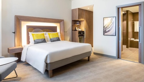 Executive Suite With jaccuzi Near Davis Langdon. 1 Luxury Bookings