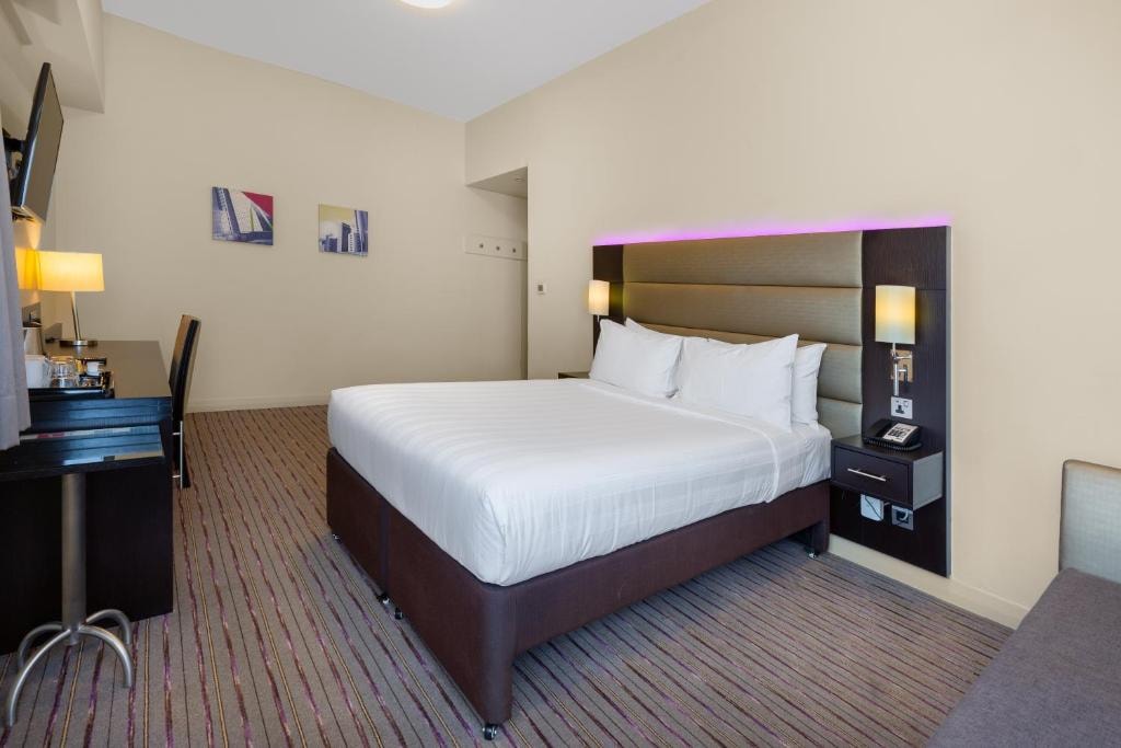 Standard Room Near Ibn BAtuta Mall AB Luxury Bookings