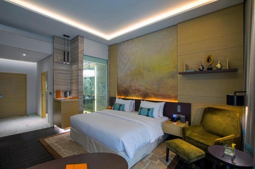 Classic Room Near Adcb Metro By Luxury Bookings 0 Luxury Bookings