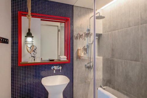 King Room Near C10 Bus Station By Luxury Booking 4 Luxury Bookings