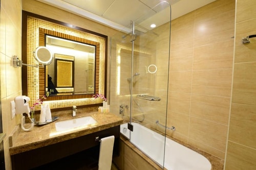 Standard King Or Twin Room Near Al Rigga Metro 5 Luxury Bookings