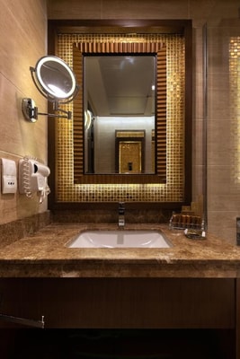 Standard King Or Twin Room Near Al Rigga Metro 7 Luxury Bookings