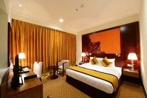 Standard King Or Twin Room Near Al Rigga Metro 3 Luxury Bookings