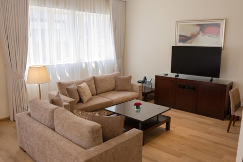 Studio Apartment near to Dubai Internet City Metro 3 Luxury Bookings