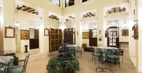 Deluxe Studio Near Al maya Super Market 12 Luxury Bookings