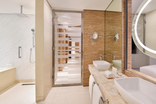 King Room Near Marina Mall By Luxury Bookings 21 Luxury Bookings
