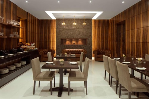 Junior Suite Near Grosvenor Business Bay Tower 13 Luxury Bookings