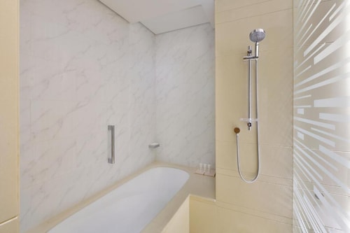 Standard King Room Near Marina Mall 16 Luxury Bookings