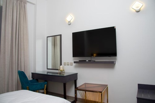 Superior Room Near Pak Darbar Restaurant Deira 1 Luxury Bookings