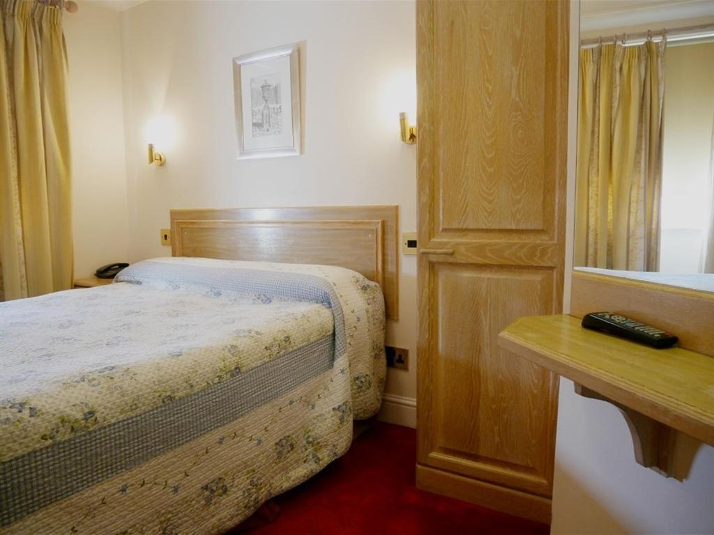 Standard Double Room Near Brunei Hall LON Luxury Bookings