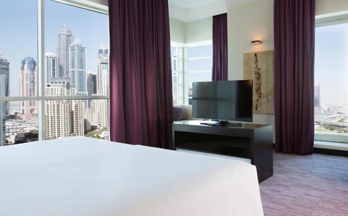 Two Bed Apartment in Jumeirah Lakes Tower CLST T 6 Luxury Bookings