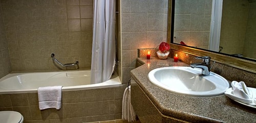 Furnished Studio Walk from Gardens Metro Station 26 Luxury Bookings