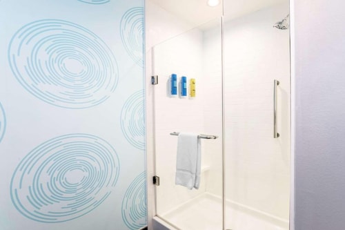 King Room Near Shell Food Mart DAL 4 Luxury Bookings