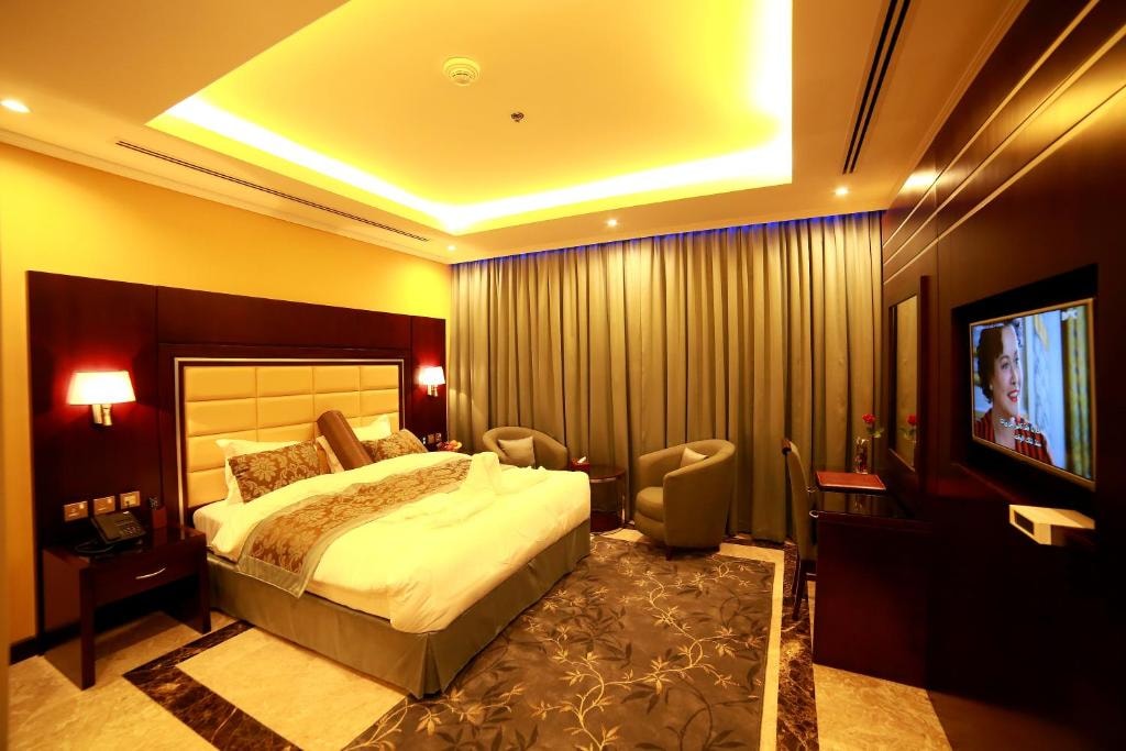Deluxe One Bedroom Apartment Near Abu Hail Park Luxury Bookings
