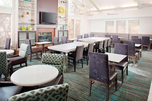 Queen Studio Near Watermark Community Church DAL 8 Luxury Bookings