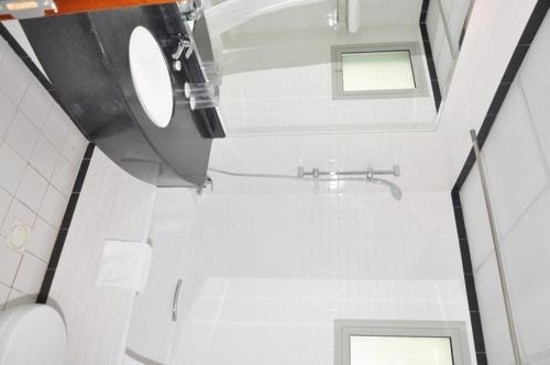 1 Bedroom Suite Near Modern Basket Laundry Branch 1 Luxury Bookings