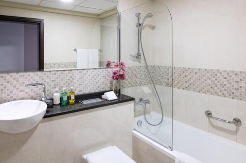 Deluxe 1 Bedroom Apartment Near Internet Metro Ac 5 Luxury Bookings