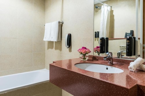 Two Bedroom Apartment Walk from Rove Marina Hotel 1 Luxury Bookings
