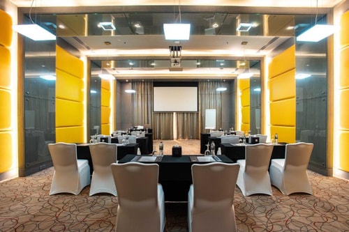Deluxe Room In Al Qusais 3 By Luxury Bookings AD 10 Luxury Bookings