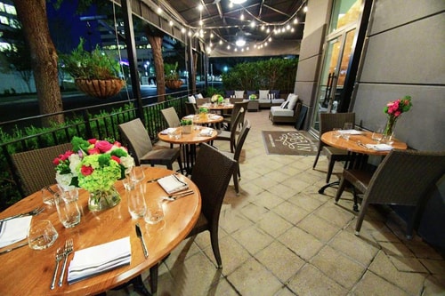 King Room Near Venture Commercial Real Estate DAL 12 Luxury Bookings
