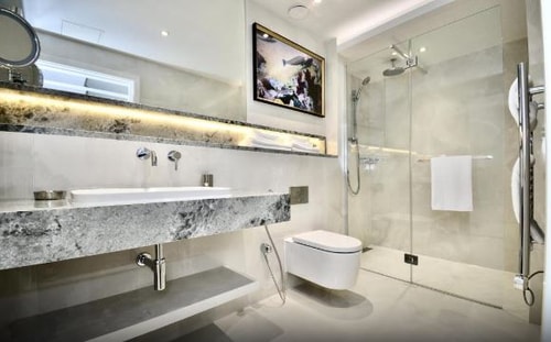 3 Bedroom Deluxe Apartment Near Barclays Bank LON 14 Luxury Bookings