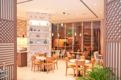 Premier Room Near Jameel Arts Centre Al Jaddaf 8 Luxury Bookings