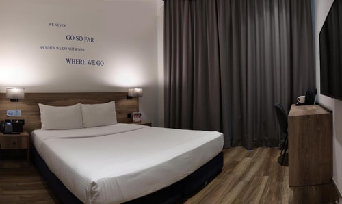 Standard King Or Twin Room Near Al Jadaf Metro 2 Luxury Bookings