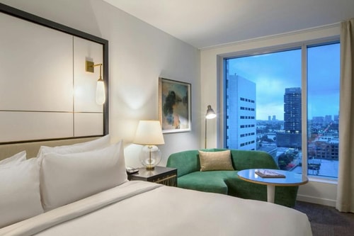 King Room Near Downtown Houston Tunnel HOU 2 Luxury Bookings