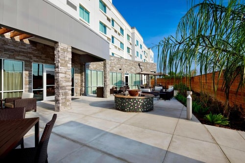 King Room With Sofa Bed Near Federal Aviation HOU 10 Luxury Bookings