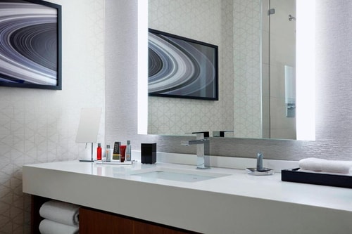 Guest Room Near Discovery Green Park HOU 2 Luxury Bookings