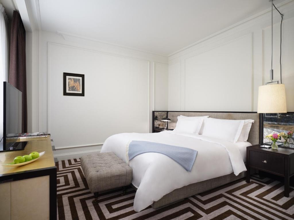 Deluxe King Room Near Weston House LON Luxury Bookings
