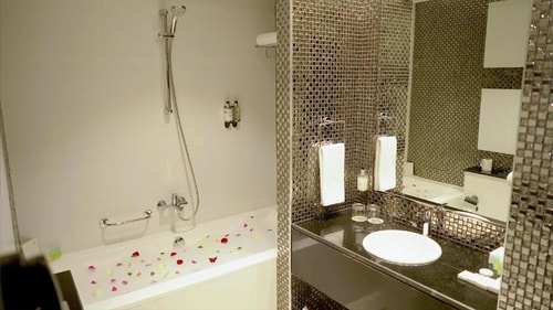 Classic Room Near Dubai Internet City Metro 7 Luxury Bookings