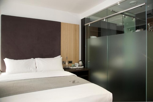 Queen Room Near Sainsbury Wing LON Luxury Bookings