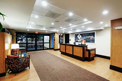 King Room Near UP Excellence Academy HOU 5 Luxury Bookings