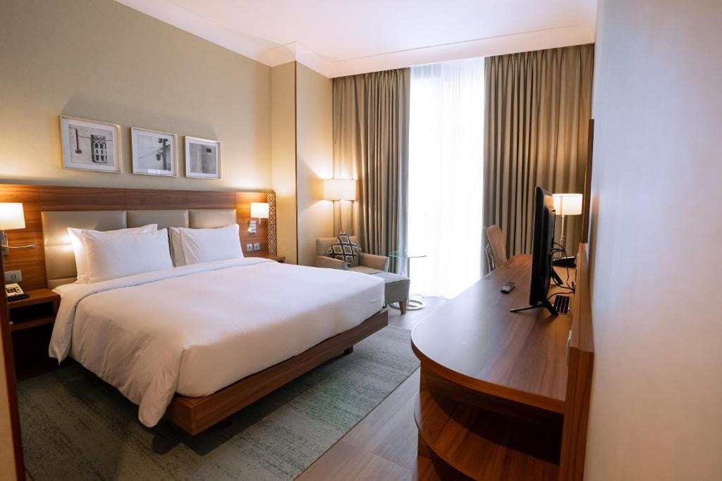 King Room Near Season Night Market Al Muraqqabat Luxury Bookings