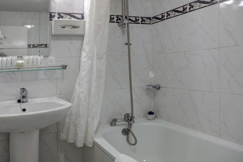 Double Room Near Hereward House School LON 5 Luxury Bookings