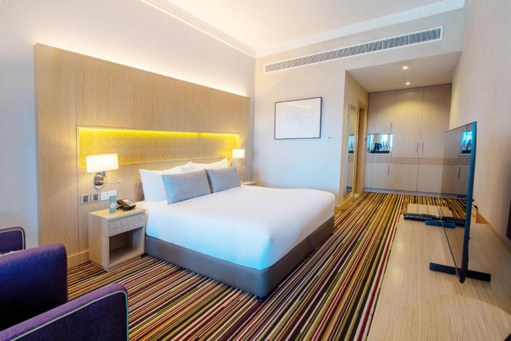 Luxury Deluxe  Room Next To Internet Metro Luxury Bookings