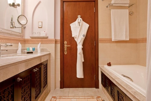One Bedroom Suite City View Near Dubai Media City 5 Luxury Bookings